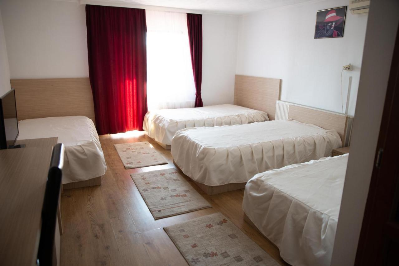 Motel Moara Veche Sacalaseni Ngoại thất bức ảnh