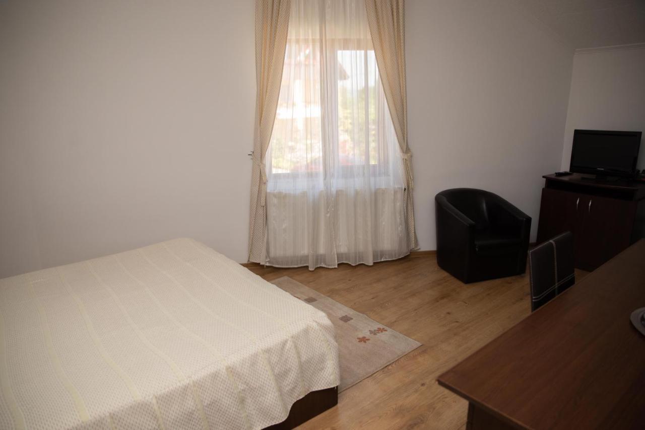 Motel Moara Veche Sacalaseni Ngoại thất bức ảnh
