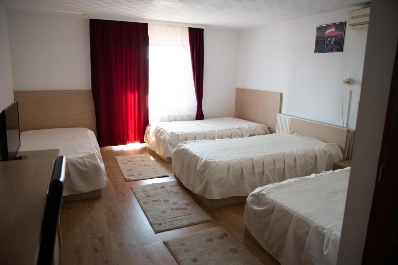 Motel Moara Veche Sacalaseni Ngoại thất bức ảnh