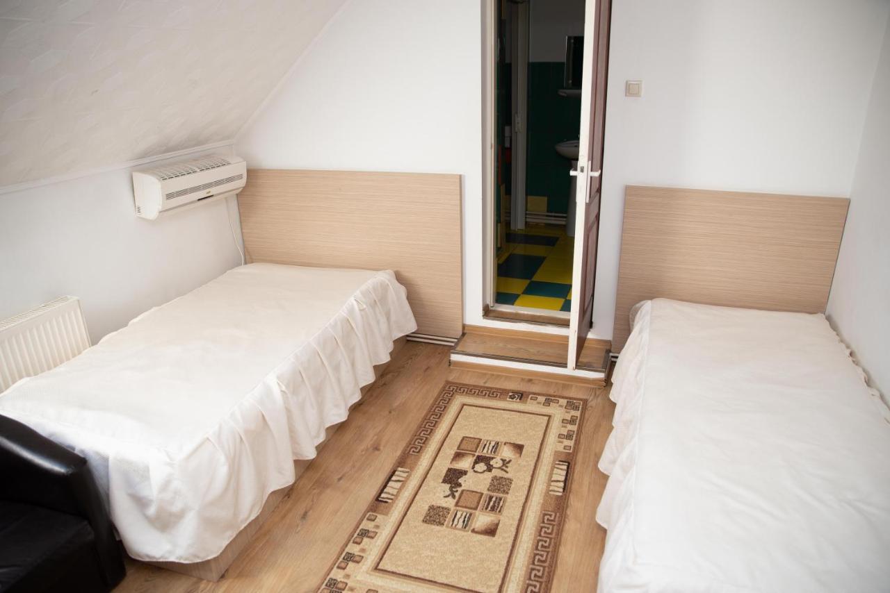 Motel Moara Veche Sacalaseni Ngoại thất bức ảnh