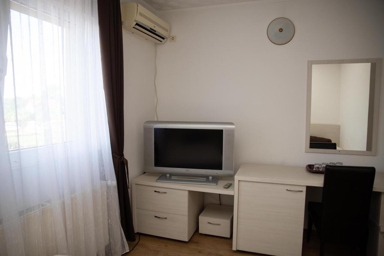 Motel Moara Veche Sacalaseni Ngoại thất bức ảnh