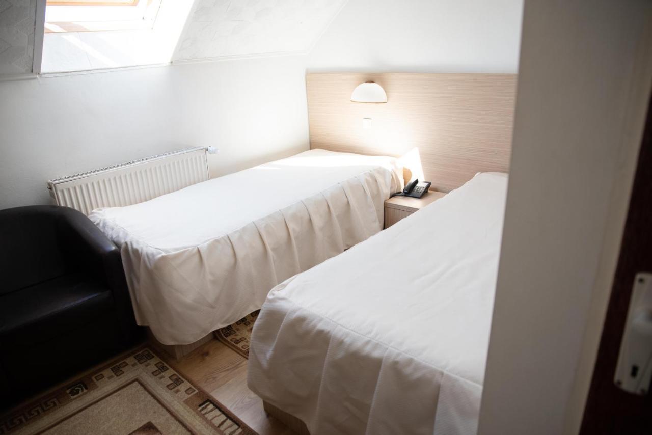 Motel Moara Veche Sacalaseni Ngoại thất bức ảnh