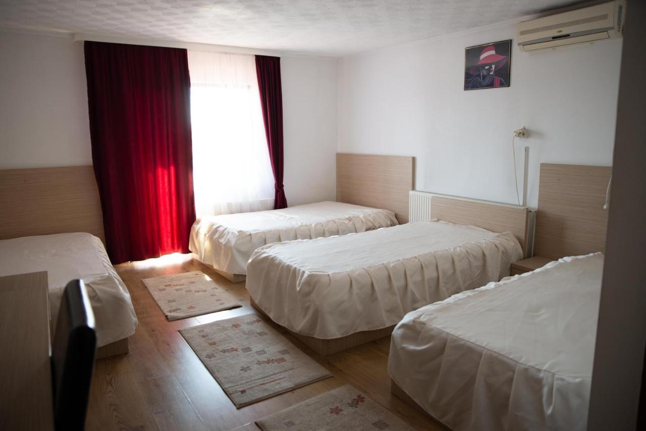 Motel Moara Veche Sacalaseni Ngoại thất bức ảnh