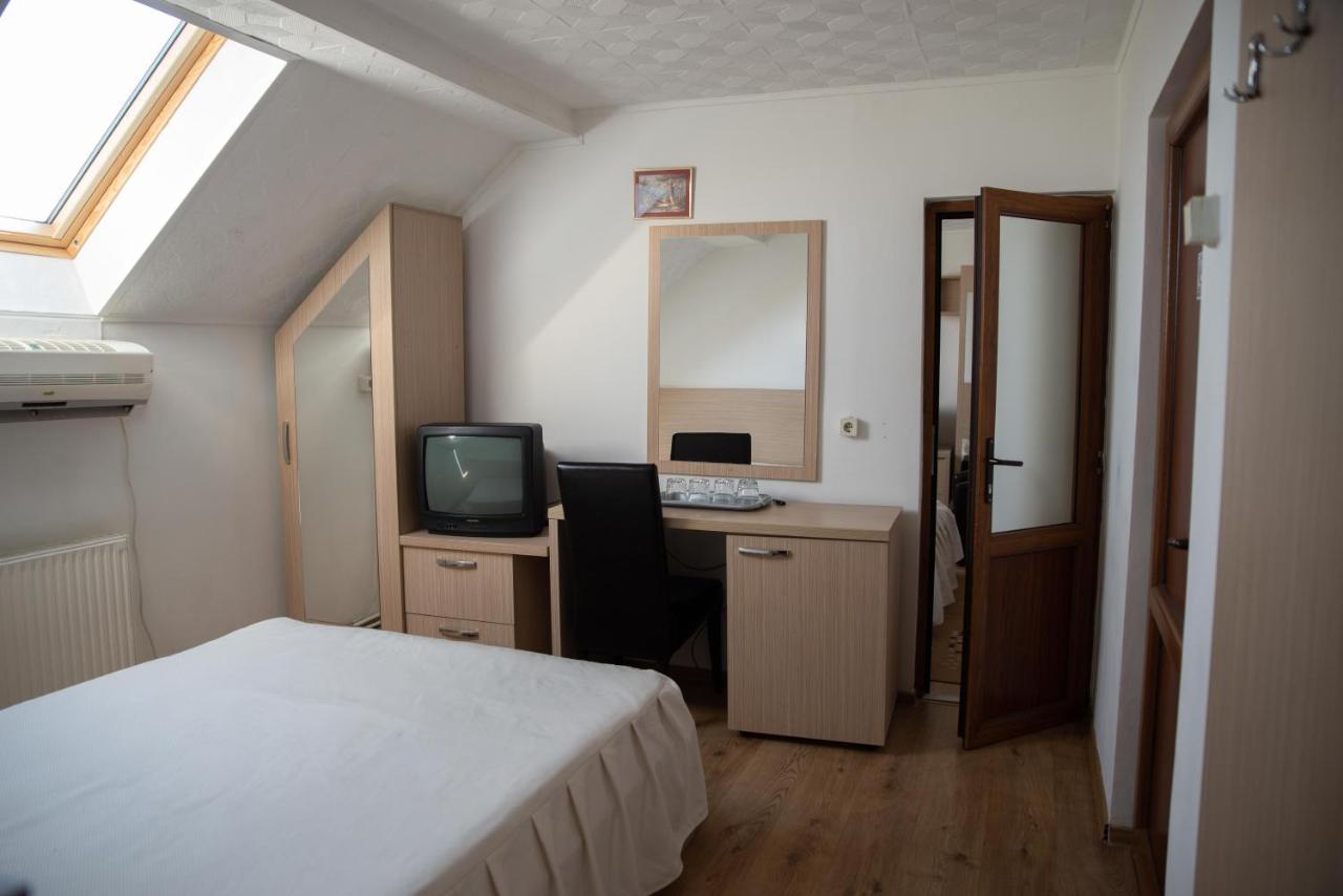 Motel Moara Veche Sacalaseni Ngoại thất bức ảnh