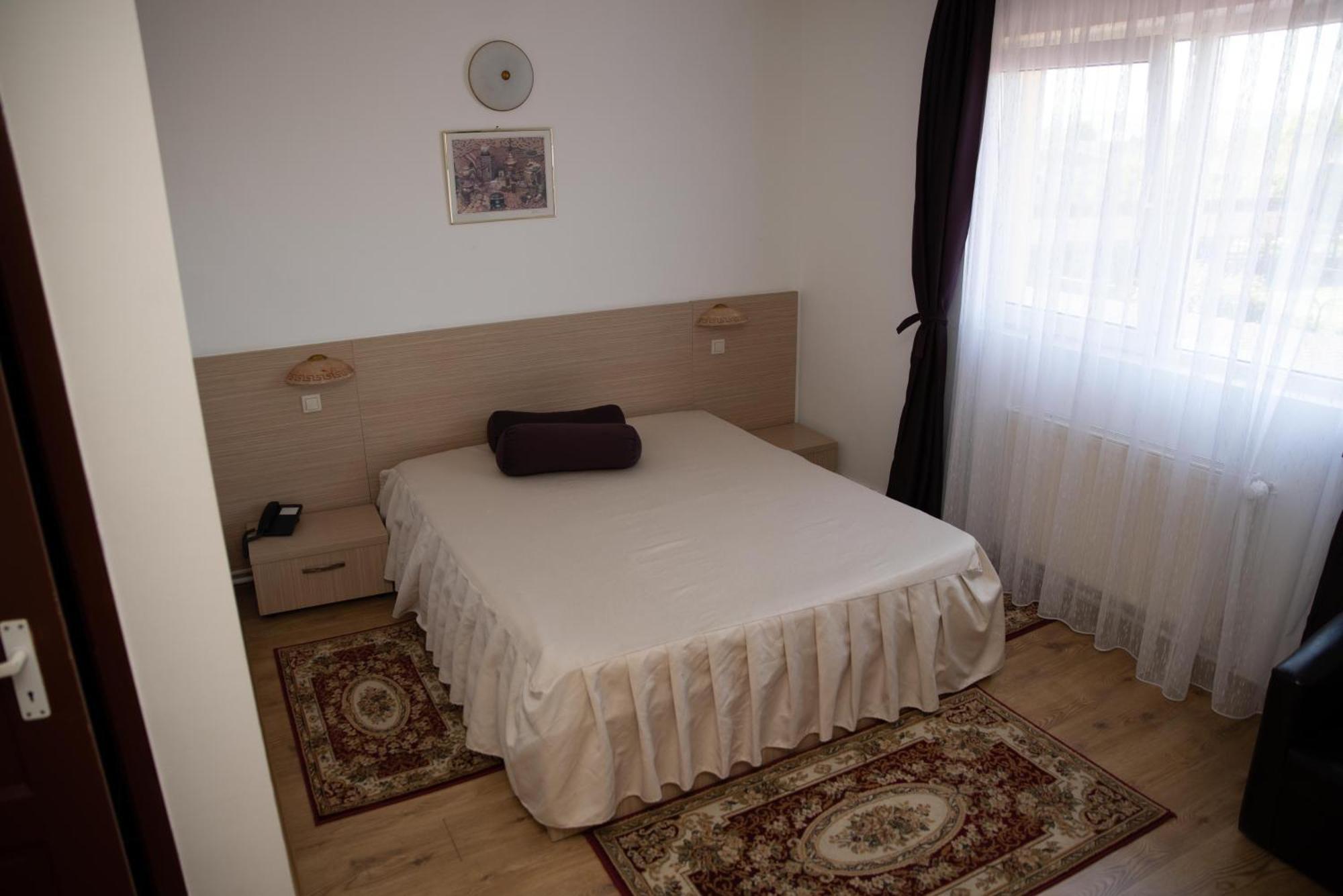 Motel Moara Veche Sacalaseni Ngoại thất bức ảnh