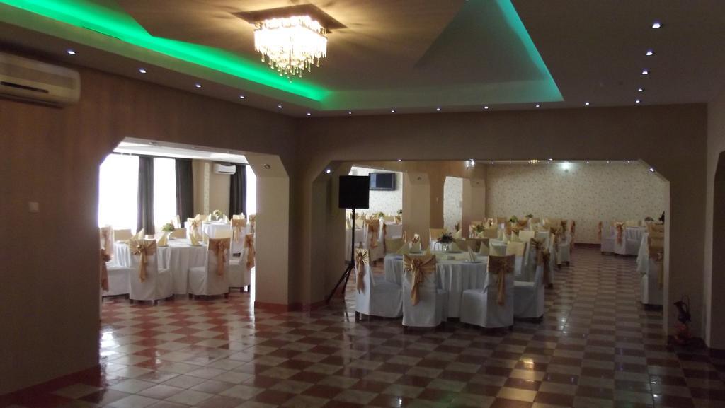 Motel Moara Veche Sacalaseni Ngoại thất bức ảnh